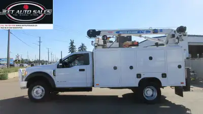 2017 FORD F-550 XLT SERVICE TRUCK WITH CRANE & COMPRESSOR NEW ARRIVAL... Amvic Licenced... - REG CAB...