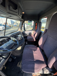 Ryder Stock ID: 835614 Transmission Type/Speed: Auto 13 Engine: DIESEL DD13 GHG'17 450/1625 Horse Po... (image 8)