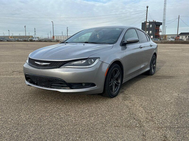 2015 Chrysler 200 dans Autos et camions  à Saint-Albert