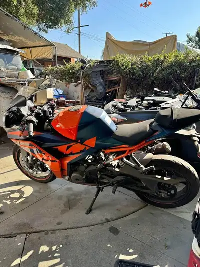 APPLY NOW: https://www.ridecollective.ca/get-pre-approved The 2023 KTM RC 390 is a lightweight super...