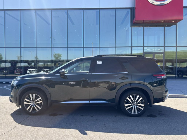 2022 Nissan Pathfinder Platinum 4WD • Captain seats • Chestnut I in Cars & Trucks in Calgary - Image 3