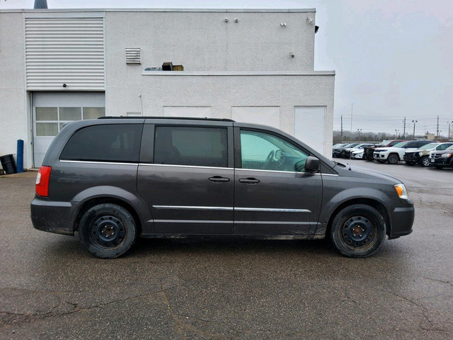  2016 Chrysler Town & Country Touring in Cars & Trucks in Peterborough - Image 3