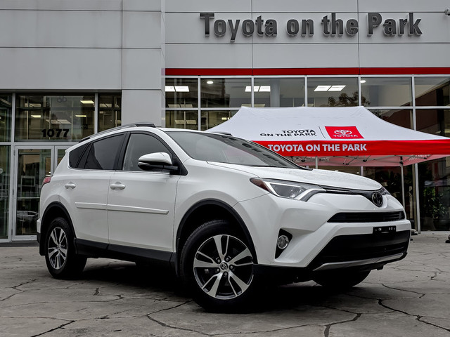 2018 Toyota RAV4 FWD XLE in Cars & Trucks in City of Toronto - Image 2
