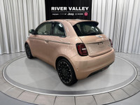 NAVIGATION SYSTEM, SPORT STEERING WHEEL, ALLOY WHEELS, AUTOMATIC TEMPERATURE CONTROL, SPOILER, REAR... (image 4)