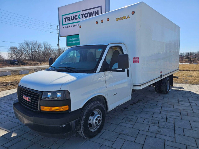 2018 GMC Savana Commercial Cutaway in Cars & Trucks in Ottawa - Image 2