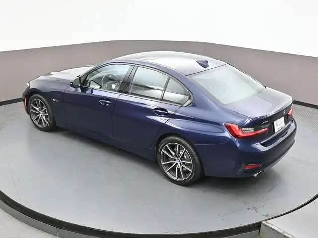 2022 BMW 3 Series 330e x-DRIVE PREMIUM ESSENTIAL PACKAGE, MOONRO dans Autos et camions dans Ville d’Halifax - Image 40