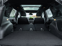 The 2025 Jeep Compass Altitude is a versatile and feature-rich Sport Utility Vehicle designed to mee... (image 8)