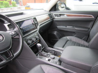 8 PASSENGER. EXECUTIVE LINE PREMIUM PACKAGE. SILVER WITH BLACK LEATHER INTERIOR. 20 INCH ALLOY WHEEL... (image 9)