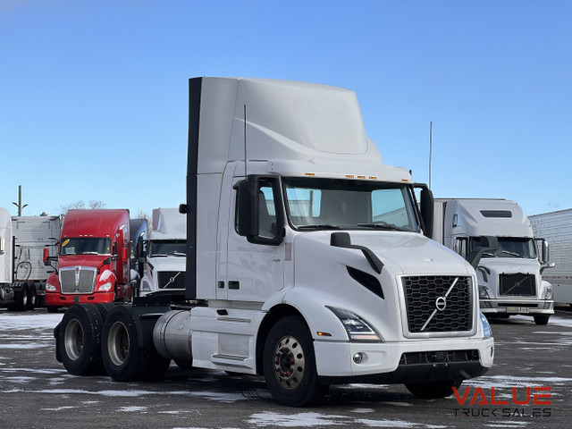 2019 Volvo VNR300 D13 | 455 HP | I-Shift | Clean unit in Heavy Trucks in Mississauga / Peel Region - Image 2