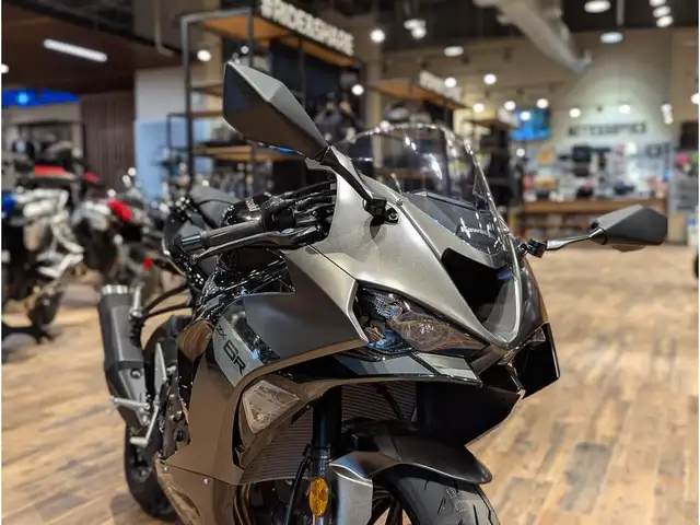2026 Kawasaki Ninja ZX-6R // Black/Gray | Sport Bikes