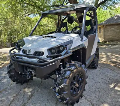 APPLY NOW: https://www.ridecollective.ca/get-pre-approved The 2016 CAN-AM COMMANDER XT 800 DPS 4X4 i...