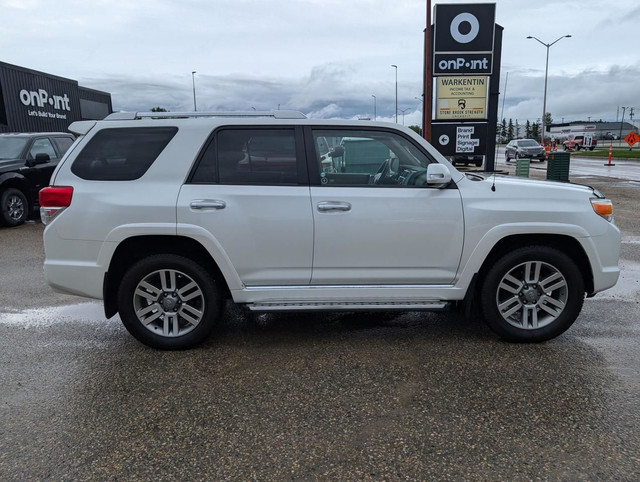 2011 Toyota 4Runner SR5 | Leather | Navigation in Cars & Trucks in Winnipeg - Image 3