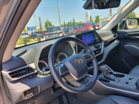 Check out this 2024 Toyota Highlander Hybrid XLE AWD with 49,589 KMS, finished in a sleek Grey exter... (image 9)