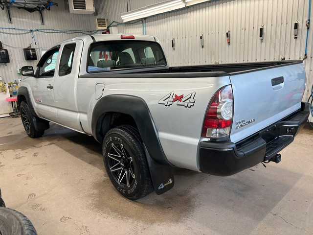  2009 Toyota Tacoma 4 cyl. 5 vitesse manuel 4x4 a voir in Cars & Trucks in Québec City - Image 3