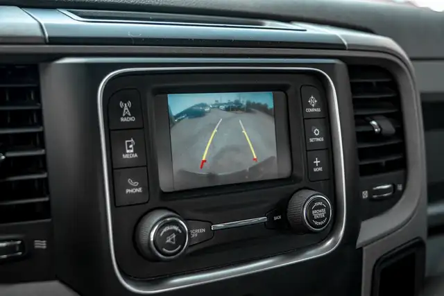2014 Ram 1500 4WD QUAD CAB 140.5" | CAM | BLUETOOTH | in Cars & Trucks in City of Toronto - Image 15