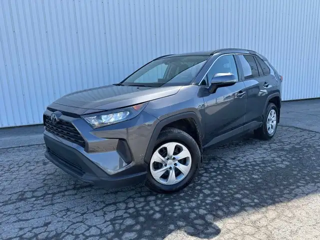 2021 Toyota RAV4 LE in Cars & Trucks in Longueuil / South Shore - Image 3