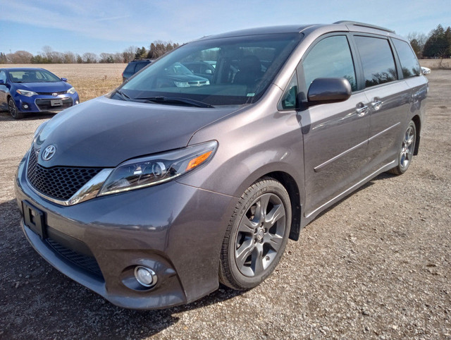 2015 Toyota Sienna 5dr SE 8-Pass FWD in Cars & Trucks in London - Image 3