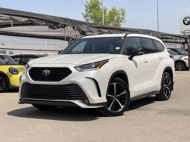 2022 Toyota Highlander in Cars & Trucks in Calgary