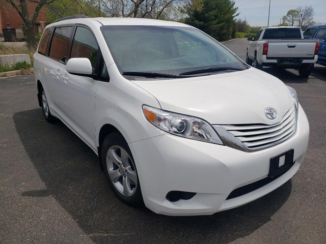 2016 Toyota Sienna 5dr LE 8-Pass FWD in Cars & Trucks in Hamilton - Image 4