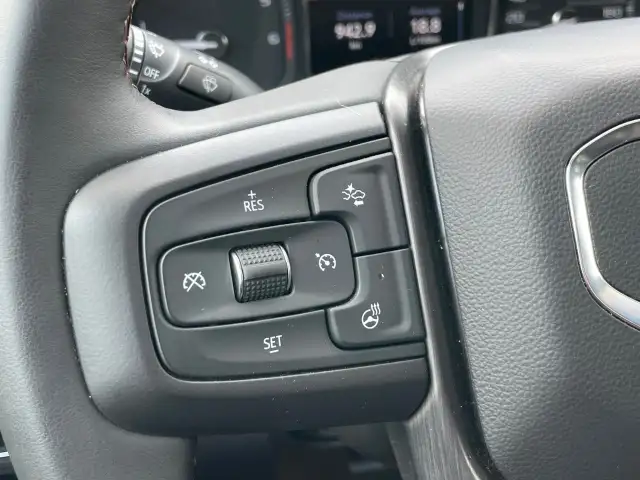 2023 GMC Sierra 2500HD in Cars & Trucks in Oakville / Halton Region - Image 27