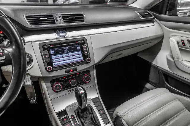 2012 Volkswagen CC Sportline 2.0T 6sp DSG Tip Toit ouvrant * Cui in Cars & Trucks in City of Montréal - Image 18
