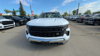 This Chevrolet Silverado 1500 is equipped with: 40/20/40 Front Split Bench Seat, Cruise Control, 10-... (image 5)