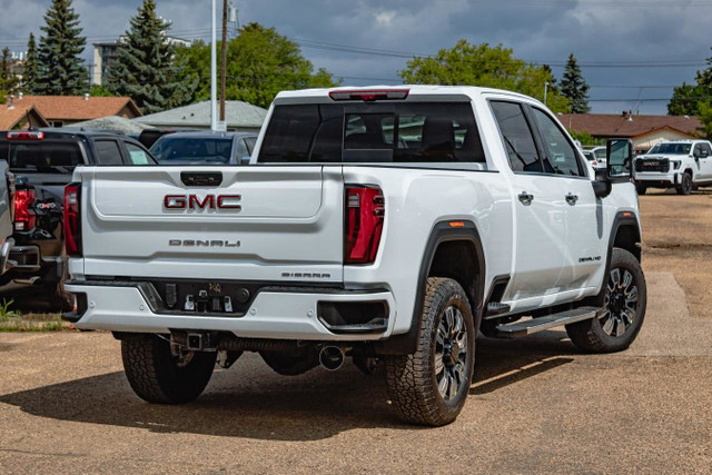 2025 GMC Sierra 1500 SLT Crew Cab 4WD in Cars & Trucks in Edmonton - Image 4
