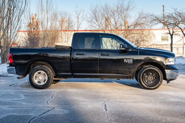 2022 Ram 1500 Classic SLT 4x4 Crew Cab 5.6 ft. box 140 in. WB Au in Cars & Trucks in City of Toronto - Image 2