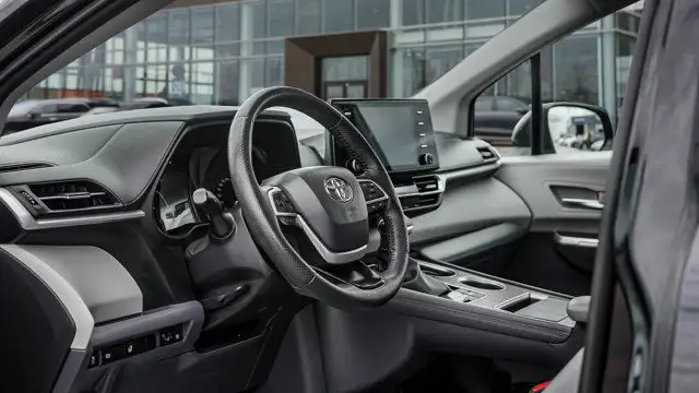 2023 Toyota Sienna XLE8-PASS | Leather | Sunroof | Heated Seats dans Autos et camions dans Guelph - Image 11