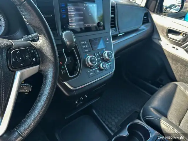 2017 Toyota Sienna SE | Leather | Power Sliding Doors | Back Up in Cars & Trucks in Saskatoon - Image 23