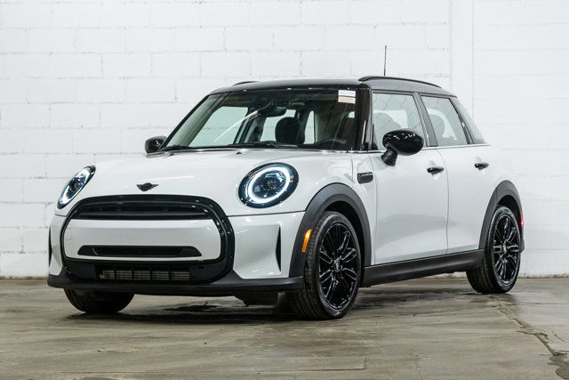 2024 MINI 5 Door Cooper | Premier | Accès Confort | Toit in Cars & Trucks in City of Montréal - Image 3