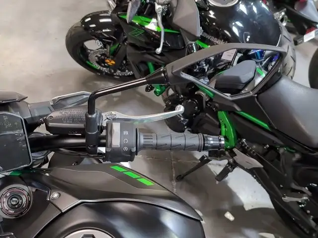 2025 Kawasaki Z900 in Street, Cruisers & Choppers in Calgary - Image 14