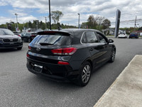 Hyundai Elantra GL Manuel Tissu Écran Mags Caméra Recul 2018 à vendrePneus été & hiver, Sièges chauf... (image 4)