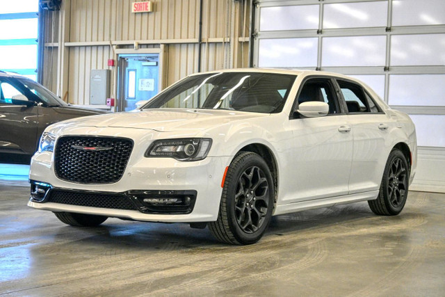 2022 Chrysler 300 300 S AWD V6 3,6 L PENTASTAR , navi , toit , c in Cars & Trucks in Sherbrooke - Image 3