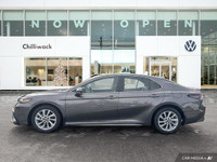 This Toyota Camry boasts a Regular Unleaded I-4 2.5 L/152 engine powering this Automatic transmissio... (image 1)