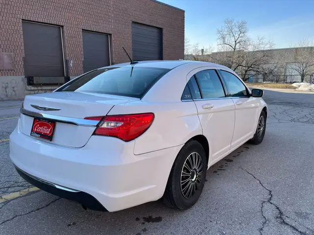 2013 Chrysler 200 LX 4dr Sedan Automatic in Cars & Trucks in Mississauga / Peel Region - Image 8