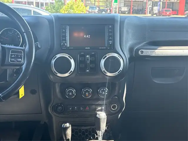 2016 Jeep WRANGLER UNLIMITED Sahara CLEAN MUSE SEE WE FINANCE AL dans Autos et camions dans London - Image 13