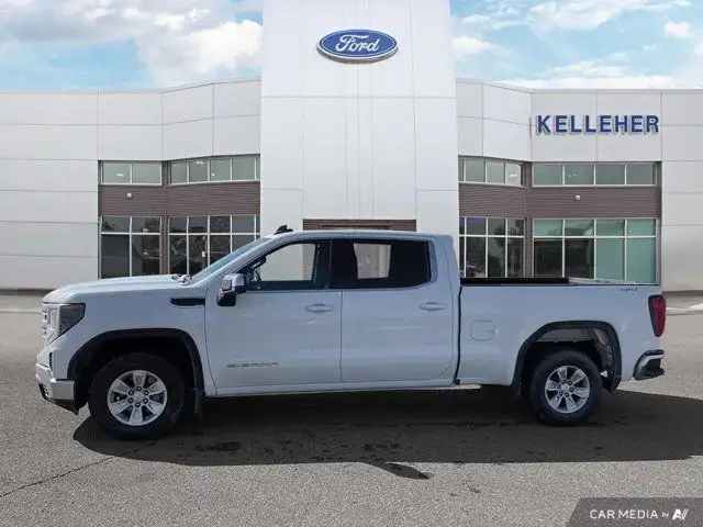2023 GMC Sierra 1500 SLE Crew Cab 4x4 | Clean Carfax in Cars & Trucks in Brandon - Image 3