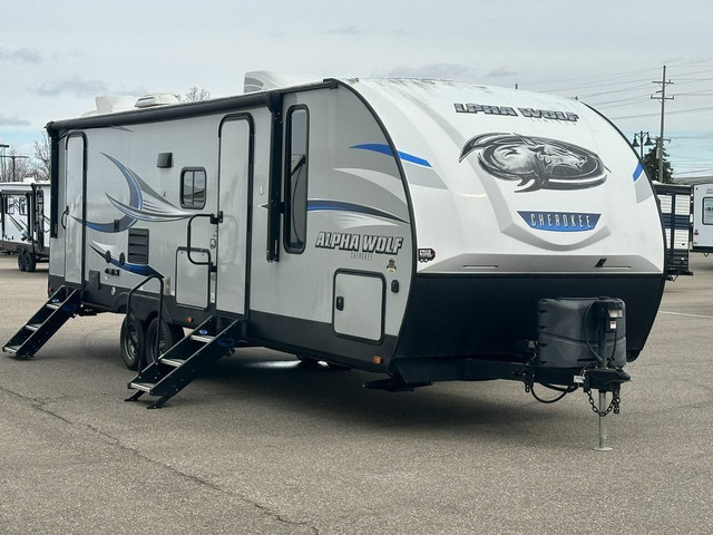 2018 FOREST RIVER ALPHA WOLF 26DBHL (FINANCING AVAILABLE) in Travel Trailers & Campers in Strathcona County - Image 4
