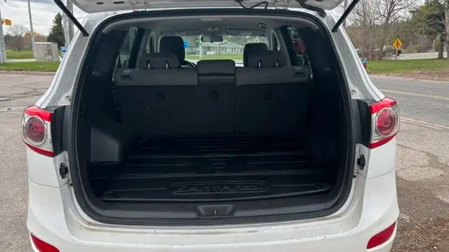 2012 Hyundai Santa Fe GL in Cars & Trucks in Oakville / Halton Region - Image 8