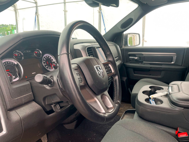 2022 Ram 1500 Classic WARLOCK CREW 4X4 V8 *CARPLAY* BEDLINER *BA in Cars & Trucks in Laurentides - Image 3