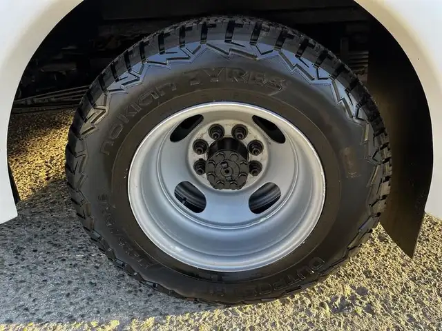2017 chevrolet Express G4500 22 Passenger with Wheelchair Ramp O in Heavy Trucks in Richmond - Image 39