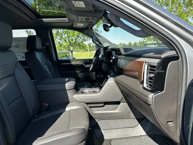 2025 GMC Sierra 3500HD Denali in Cars & Trucks in Calgary - Image 25