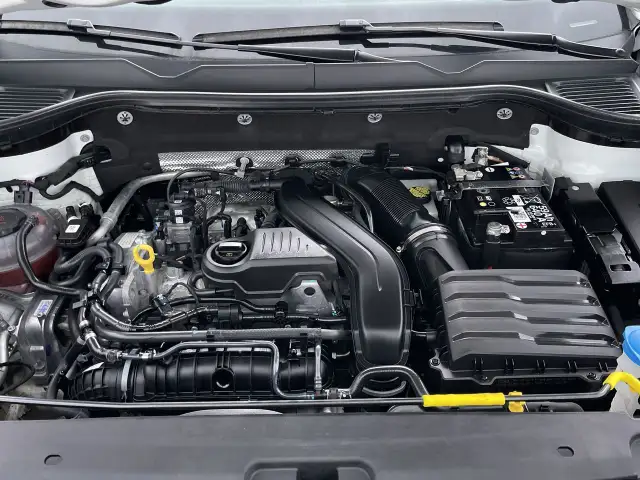 2024 Volkswagen Taos Comfortline, Moonroof, BlindSpot, Navigatio in Cars & Trucks in Calgary - Image 34