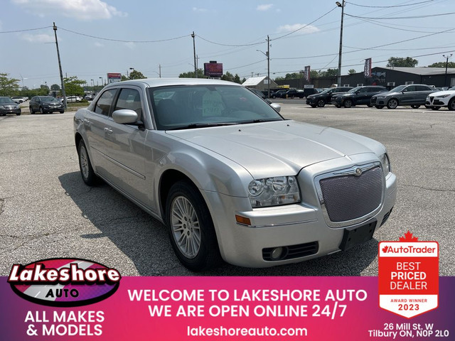 2009 Chrysler 300 Touring Touring in Cars & Trucks in Leamington - Image 4