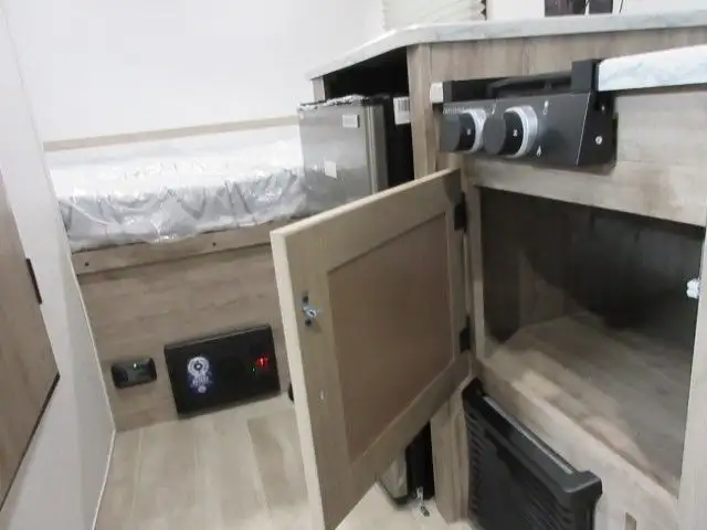 "NEW" 2025 TRAIL BOSS 170RX - $23,999. as low as $45 Weekly in Travel Trailers & Campers in Winnipeg - Image 31