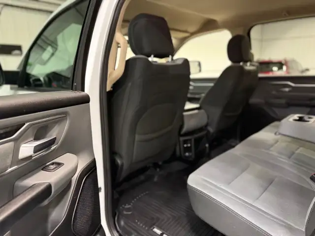 2019 RAM 1500 BIG HORN 4X4 CREW CAB *SAFETIED* *CLEAN TITLE* in Cars & Trucks in Winnipeg - Image 29
