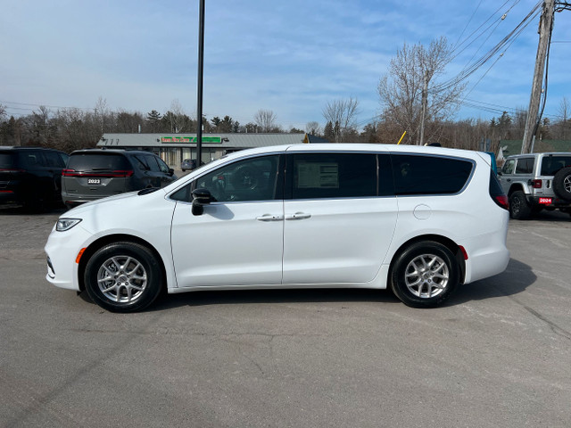 2024 Chrysler Pacifica TOURING in Cars & Trucks in Napanee - Image 2