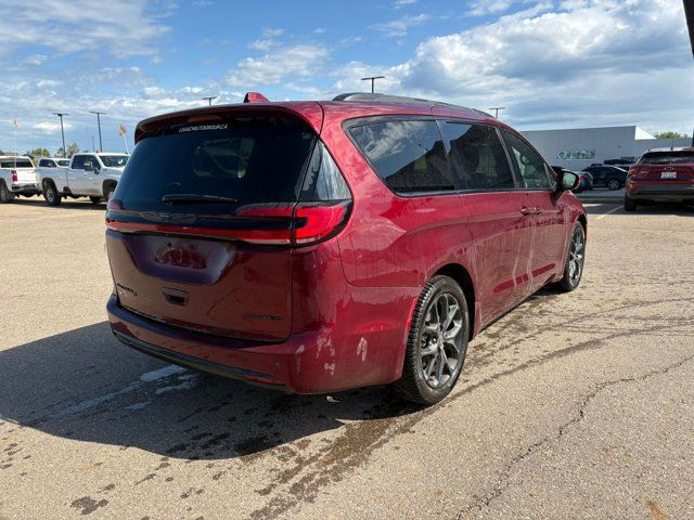 2022 Chrysler Pacifica Limited in Cars & Trucks in Fort McMurray - Image 3