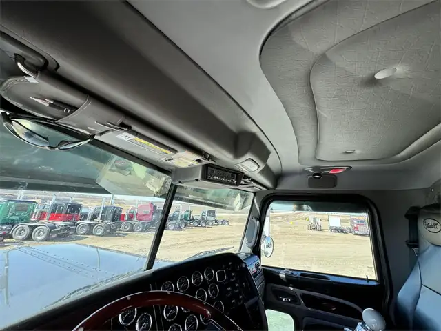 2022 PETERBILT 389 in Heavy Trucks in Kamloops - Image 23